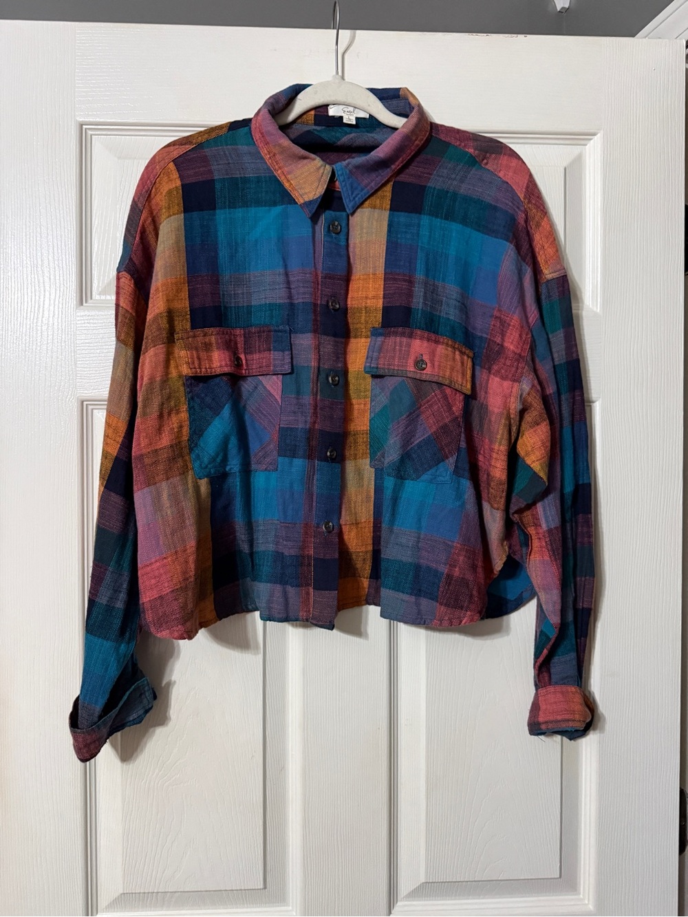 Easel Los Angeles Cropped Plaid Button-Down Shirt in Blue, Orange & Pink